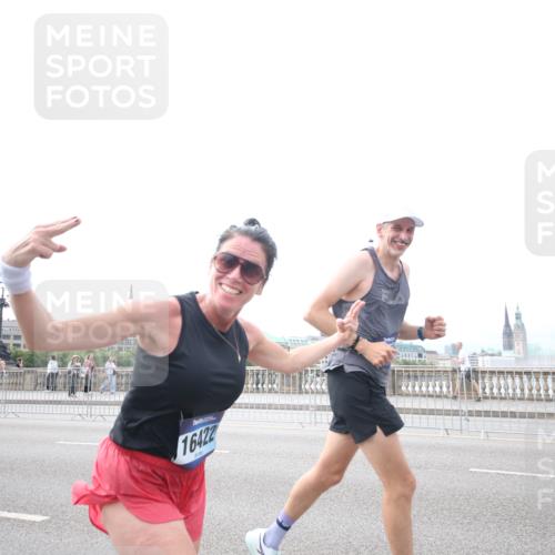 29.06.2025 - hella hamburg halbmarathon Jannik Wohlers http://msf.ph/oto/8150768 29.06.2025 10:24:59 Lombardsbrücke 1093, 1627, 2278, 3961, 3963, 5564, 5814, 6869, 8962, 9927, 10845, 10846, 11157, 11662, 13510, 13842, 14086, 15016, 15119, 15283, 16421, 16422 meine-sportfotos.de