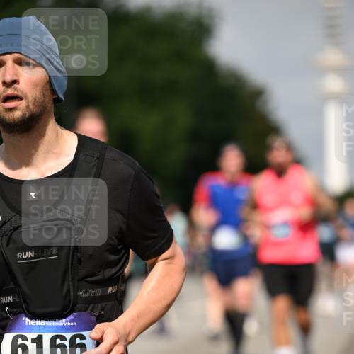 29.06.2025 - hella hamburg halbmarathon Dr. Thomas Lammeyer http://msf.ph/oto/8150770 29.06.2025 10:06:45 Kennedybrücke 1128, 1254, 1414, 1733, 2142, 2685, 2819, 3225, 3780, 3919, 5742, 6166, 6295, 6708, 6752, 6860, 6997, 7049, 7323, 8003, 8364, 8662, 8749, 9006, 10295, 10539, 10866, 11191, 11250 meine-sportfotos.de