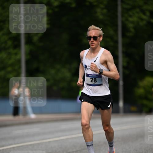 29.06.2025 - hella hamburg halbmarathon Dr. Thomas Lammeyer http://msf.ph/oto/8150773 29.06.2025 09:38:39 Kennedybrücke 28, 42, 47 meine-sportfotos.de