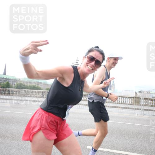 29.06.2025 - hella hamburg halbmarathon Jannik Wohlers http://msf.ph/oto/8150780 29.06.2025 10:24:59 Lombardsbrücke 1093, 1627, 2278, 3961, 3963, 5564, 5814, 6869, 8962, 9927, 10845, 10846, 11157, 11662, 13510, 13842, 14086, 15016, 15119, 15283, 16421, 16422 meine-sportfotos.de