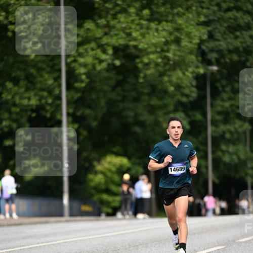 29.06.2025 - hella hamburg halbmarathon Dr. Thomas Lammeyer http://msf.ph/oto/8150783 29.06.2025 09:38:45 Kennedybrücke 28, 42 meine-sportfotos.de