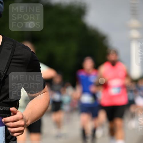 29.06.2025 - hella hamburg halbmarathon Dr. Thomas Lammeyer http://msf.ph/oto/8150788 29.06.2025 10:06:45 Kennedybrücke 1128, 1254, 1414, 1733, 2142, 2685, 2819, 3225, 3780, 3919, 5742, 6166, 6295, 6708, 6752, 6860, 6997, 7049, 7323, 8003, 8364, 8662, 8749, 9006, 10295, 10539, 10866, 11191, 11250 meine-sportfotos.de