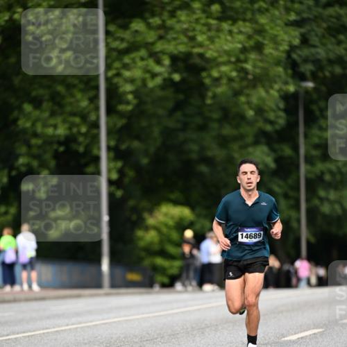 29.06.2025 - hella hamburg halbmarathon Dr. Thomas Lammeyer http://msf.ph/oto/8150791 29.06.2025 09:38:45 Kennedybrücke 28, 42 meine-sportfotos.de