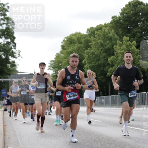 29.06.2025 - hella hamburg halbmarathon Jannik Wohlers http://msf.ph/oto/8150795 29.06.2025 10:14:13 Lombardsbrücke 1406, 1728, 2494, 2990, 3020, 3154, 3691, 3756, 3834, 5191, 5670, 5981, 6028, 6083, 6366, 6935, 7802, 8147, 8755, 9556, 9663, 9709, 10224, 10391, 10610, 12467, 12901, 13366, 13386, 13673, 13674, 15048, 16036, 16167, 16287, 16288, 16776, 17296, 17453, 17975 meine-sportfotos.de
