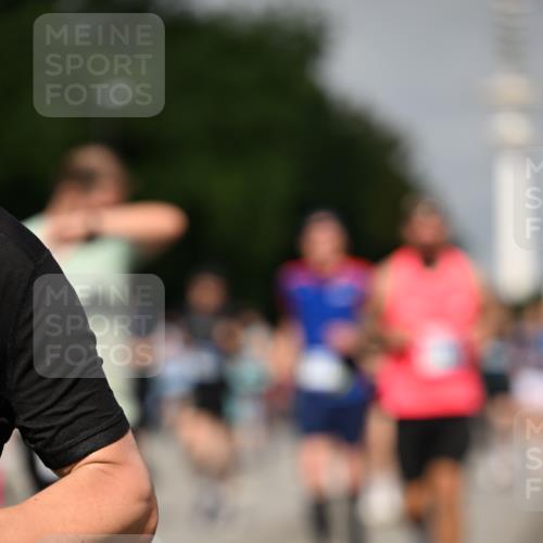29.06.2025 - hella hamburg halbmarathon Dr. Thomas Lammeyer http://msf.ph/oto/8150797 29.06.2025 10:06:45 Kennedybrücke 1128, 1254, 1414, 1733, 2142, 2685, 2819, 3225, 3780, 3919, 5742, 6166, 6295, 6708, 6752, 6860, 6997, 7049, 7323, 8003, 8364, 8662, 8749, 9006, 10295, 10539, 10866, 11191, 11250 meine-sportfotos.de