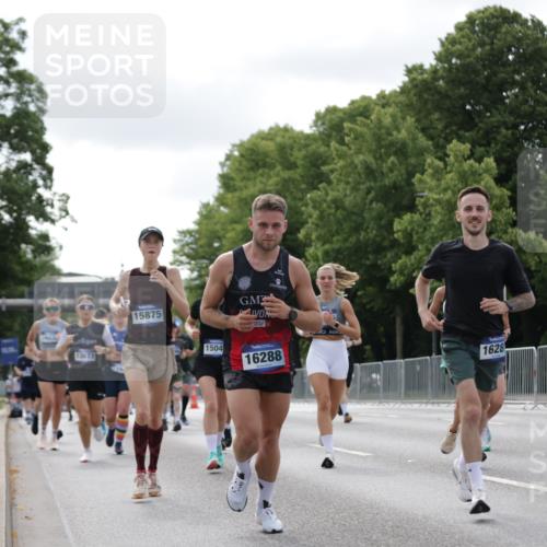 29.06.2025 - hella hamburg halbmarathon Jannik Wohlers http://msf.ph/oto/8150800 29.06.2025 10:14:14 Lombardsbrücke 1406, 1728, 2046, 2494, 2990, 3020, 3154, 3691, 3756, 3834, 5191, 5670, 5981, 6366, 6935, 7802, 8055, 8147, 8755, 9556, 9663, 9709, 10224, 10391, 10610, 12467, 12901, 13366, 13386, 13673, 13674, 15048, 16036, 16167, 16287, 16288, 16776, 17296, 17453, 17975 meine-sportfotos.de