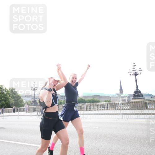 29.06.2025 - hella hamburg halbmarathon Jannik Wohlers http://msf.ph/oto/8150827 29.06.2025 10:27:54 Lombardsbrücke 3445, 5369, 5604, 7667, 8215, 8327, 9653, 9654, 13045, 13296, 13400, 14017, 14155, 15123, 18256, 18604, 19180 meine-sportfotos.de