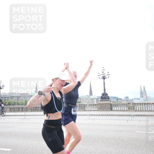 29.06.2025 - hella hamburg halbmarathon Jannik Wohlers http://msf.ph/oto/8150848 29.06.2025 10:27:55 Lombardsbrücke 3445, 5369, 5604, 7667, 8327, 9653, 9654, 13045, 13296, 13400, 14017, 15123, 18256, 18604, 19180 meine-sportfotos.de