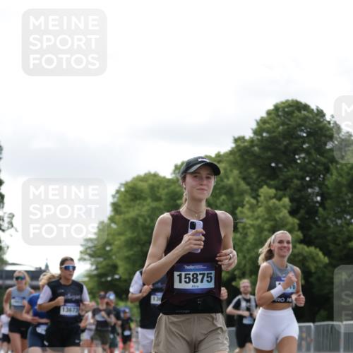 29.06.2025 - hella hamburg halbmarathon Jannik Wohlers http://msf.ph/oto/8150852 29.06.2025 10:14:15 Lombardsbrücke 1406, 1728, 2046, 2494, 2990, 3020, 3154, 3454, 3691, 3756, 3834, 5191, 5670, 5981, 6935, 7802, 8055, 8147, 8755, 9556, 9663, 9709, 10224, 10391, 10610, 12901, 13212, 13366, 13386, 13673, 13674, 14497, 15048, 16036, 16167, 16287, 16288, 16776, 17296, 17453, 17975 meine-sportfotos.de