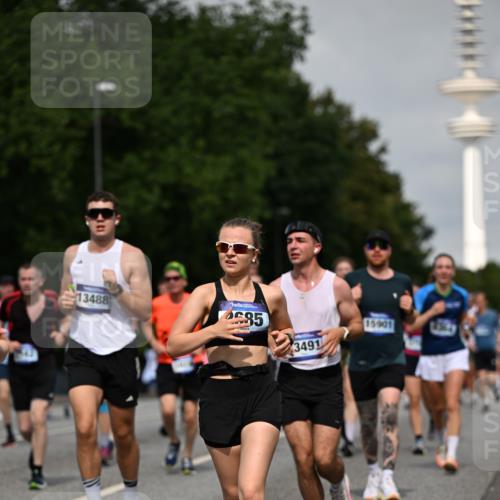 29.06.2025 - hella hamburg halbmarathon Dr. Thomas Lammeyer http://msf.ph/oto/8150855 29.06.2025 10:06:49 Kennedybrücke 1414, 2142, 2685, 2712, 2780, 2819, 3225, 3780, 3919, 5742, 6166, 6208, 6295, 6708, 6752, 6815, 6997, 7049, 7323, 7869, 8003, 8364, 8481, 8483, 8662, 8749, 9006, 10295, 10539, 11191, 11250 meine-sportfotos.de