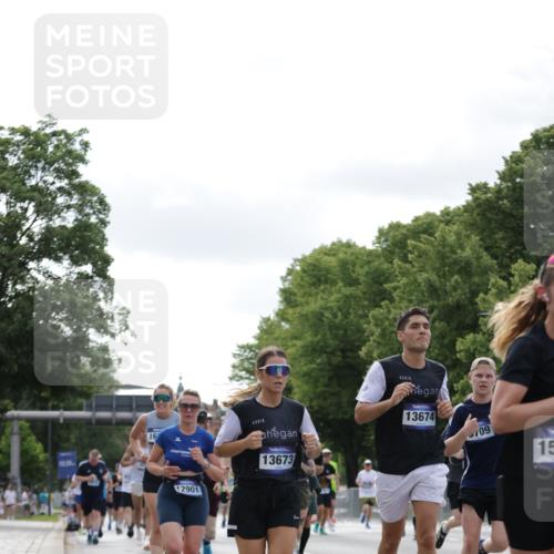 29.06.2025 - hella hamburg halbmarathon Jannik Wohlers http://msf.ph/oto/8150865 29.06.2025 10:14:16 Lombardsbrücke 1406, 1728, 2046, 2494, 2990, 3020, 3154, 3454, 3691, 3756, 3834, 5191, 5670, 5981, 6935, 7802, 8055, 8147, 8755, 9173, 9556, 9663, 9709, 10224, 10391, 10610, 12901, 13212, 13366, 13386, 13673, 13674, 14015, 14497, 15048, 15700, 16036, 16167, 16287, 16288, 16776, 17296, 17453, 17975 meine-sportfotos.de