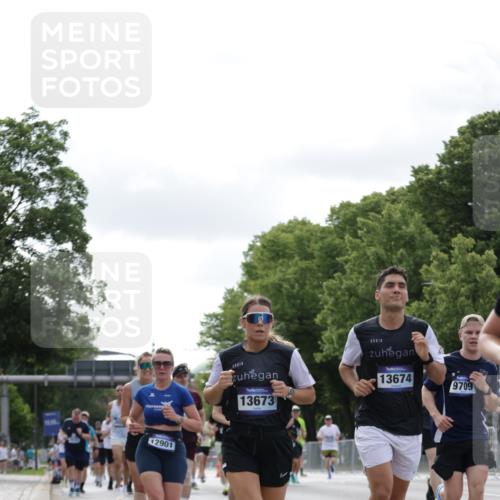 29.06.2025 - hella hamburg halbmarathon Jannik Wohlers http://msf.ph/oto/8150888 29.06.2025 10:14:16 Lombardsbrücke 1406, 1728, 2046, 2494, 2990, 3020, 3154, 3454, 3691, 3756, 3834, 5191, 5670, 5981, 6935, 7802, 8055, 8147, 8755, 9173, 9556, 9663, 9709, 10224, 10391, 10610, 12901, 13212, 13366, 13386, 13673, 13674, 14015, 14497, 15048, 15700, 16036, 16167, 16287, 16288, 16776, 17296, 17453, 17975 meine-sportfotos.de