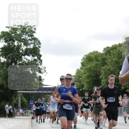 29.06.2025 - hella hamburg halbmarathon Jannik Wohlers http://msf.ph/oto/8150898 29.06.2025 10:14:18 Lombardsbrücke 1071, 1728, 2046, 2601, 2690, 2990, 3020, 3154, 3454, 3691, 3834, 5191, 5670, 5981, 6935, 7195, 8055, 8147, 8755, 9173, 9556, 9663, 9709, 10391, 10610, 11643, 12901, 13212, 13366, 13386, 13673, 13674, 14015, 14497, 15048, 15700, 16036, 16167, 16287, 16288, 16776, 17296, 17453, 17975 meine-sportfotos.de