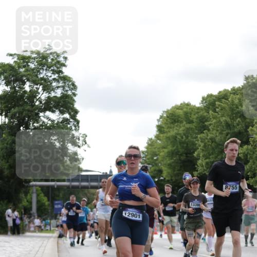 29.06.2025 - hella hamburg halbmarathon Jannik Wohlers http://msf.ph/oto/8150909 29.06.2025 10:14:18 Lombardsbrücke 1071, 1728, 2046, 2601, 2690, 2990, 3020, 3154, 3454, 3691, 3834, 5191, 5670, 5981, 6935, 7195, 8055, 8147, 8755, 9173, 9556, 9663, 9709, 10391, 10610, 11643, 12901, 13212, 13366, 13386, 13673, 13674, 14015, 14497, 15048, 15700, 16036, 16167, 16287, 16288, 16776, 17296, 17453, 17975 meine-sportfotos.de