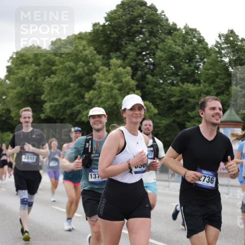 29.06.2025 - hella hamburg halbmarathon Jannik Wohlers http://msf.ph/oto/8150912 29.06.2025 10:51:10 Lombardsbrücke 1617, 1997, 2308, 2484, 2485, 2593, 2736, 2778, 3240, 3991, 4748, 4808, 4878, 5291, 5394, 5716, 5717, 6007, 6091, 6885, 6945, 6954, 7769, 7841, 7871, 7992, 8125, 8399, 9340, 9462, 9582, 9583, 9763, 10496, 10521, 11034, 11268, 11575, 11875, 11913, 12766, 13079, 13598, 13710, 13769, 15092, 15776, 16258, 16595, 16642, 16807, 17641, 19106 meine-sportfotos.de