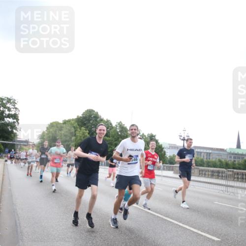 29.06.2025 - hella hamburg halbmarathon Jannik Wohlers http://msf.ph/oto/8150937 29.06.2025 10:31:09 Lombardsbrücke 1844, 3396, 3397, 3424, 3571, 3681, 4953, 5165, 5846, 5965, 6078, 6546, 6573, 6640, 7772, 8806, 9183, 9812, 9882, 9883, 10240, 10421, 10435, 10586, 11587, 12381, 12758, 13724, 15024, 15222, 15575, 16541, 16978, 17043, 17362, 17404, 17517, 17706, 17989, 18390, 18507, 18613, 18672, 18883, 18943, 19068, 19233 meine-sportfotos.de
