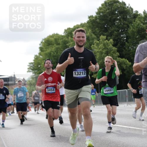 29.06.2025 - hella hamburg halbmarathon Jannik Wohlers http://msf.ph/oto/8150955 29.06.2025 10:14:23 Lombardsbrücke 1071, 1728, 2046, 2601, 2690, 2990, 3025, 3154, 3454, 3691, 3834, 5191, 5608, 5981, 6935, 7195, 7439, 8055, 8147, 8239, 8522, 8755, 9173, 9556, 9663, 9709, 10391, 10610, 10963, 11643, 12901, 13212, 13366, 13386, 13393, 13673, 13674, 14015, 14195, 14452, 14497, 15048, 15700, 16036, 16167, 16287, 16288, 16776, 17296, 17453, 17975, 18015, 18176 meine-sportfotos.de