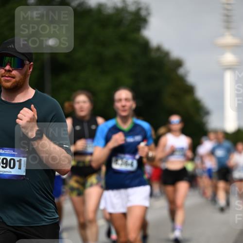 29.06.2025 - hella hamburg halbmarathon Dr. Thomas Lammeyer http://msf.ph/oto/8150956 29.06.2025 10:06:52 Kennedybrücke 1414, 2142, 2685, 2712, 2780, 2819, 3225, 3919, 6166, 6208, 6295, 6752, 6815, 6997, 7323, 7869, 8003, 8364, 8481, 8483, 8624, 8662, 9006, 10128, 10295, 10539, 11191, 11250 meine-sportfotos.de