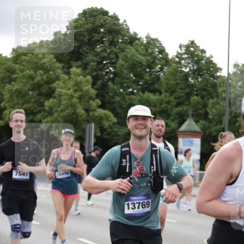 29.06.2025 - hella hamburg halbmarathon Jannik Wohlers http://msf.ph/oto/8150963 29.06.2025 10:51:11 Lombardsbrücke 1617, 1997, 2308, 2484, 2485, 2593, 2736, 2778, 3240, 3991, 4748, 4808, 4878, 5291, 5394, 5716, 5717, 6007, 6091, 6885, 6945, 6947, 6954, 7769, 7841, 7871, 7992, 8125, 8399, 9340, 9462, 9582, 9583, 9763, 10496, 10521, 11034, 11268, 11575, 11875, 11913, 12766, 13079, 13598, 13710, 13769, 15092, 15776, 16595, 16642, 16807, 17641, 19106 meine-sportfotos.de