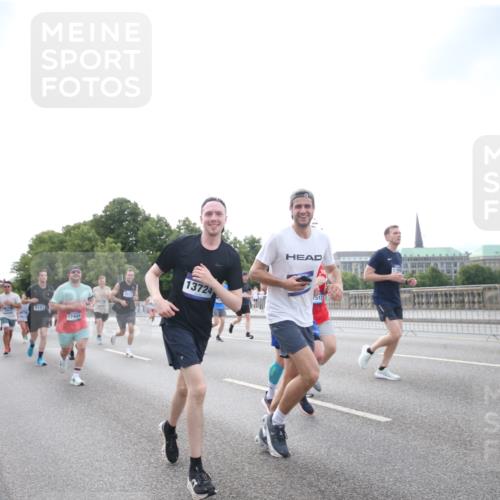 29.06.2025 - hella hamburg halbmarathon Jannik Wohlers http://msf.ph/oto/8150971 29.06.2025 10:31:10 Lombardsbrücke 1235, 1844, 1879, 3396, 3397, 3424, 3571, 3681, 4953, 5165, 5846, 5965, 6078, 6546, 6573, 6640, 7772, 8806, 9104, 9183, 9812, 9882, 9883, 10240, 10421, 10435, 10586, 11178, 11587, 12381, 12758, 13724, 15024, 15222, 15575, 16541, 16978, 17043, 17362, 17404, 17517, 17706, 17989, 18507, 18613, 18672, 18883, 18943, 19068, 19233 meine-sportfotos.de