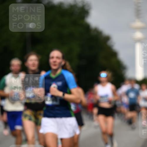 29.06.2025 - hella hamburg halbmarathon Dr. Thomas Lammeyer http://msf.ph/oto/8150973 29.06.2025 10:06:53 Kennedybrücke 1414, 2142, 2685, 2712, 2780, 2819, 3225, 3919, 5734, 6166, 6208, 6295, 6752, 6815, 6997, 7323, 7869, 8003, 8364, 8481, 8483, 8624, 8662, 9006, 10128, 10295, 10539, 11191, 11250 meine-sportfotos.de