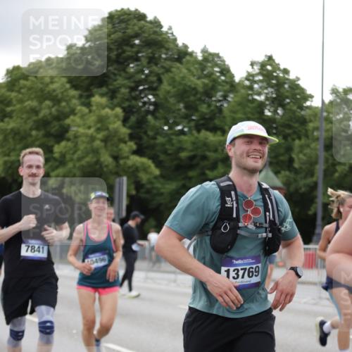 29.06.2025 - hella hamburg halbmarathon Jannik Wohlers http://msf.ph/oto/8150985 29.06.2025 10:51:11 Lombardsbrücke 1617, 1997, 2308, 2484, 2485, 2593, 2736, 2778, 3240, 3991, 4748, 4808, 4878, 5291, 5394, 5716, 5717, 6007, 6091, 6885, 6945, 6947, 6954, 7769, 7841, 7871, 7992, 8125, 8399, 9340, 9462, 9582, 9583, 9763, 10496, 10521, 11034, 11268, 11575, 11875, 11913, 12766, 13079, 13598, 13710, 13769, 15092, 15776, 16595, 16642, 16807, 17641, 19106 meine-sportfotos.de