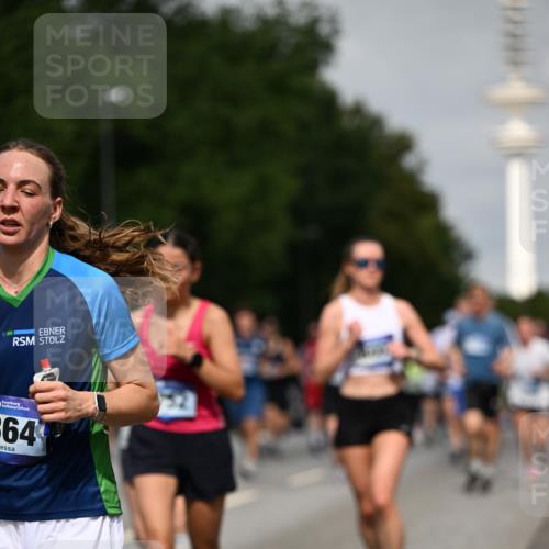 29.06.2025 - hella hamburg halbmarathon Dr. Thomas Lammeyer http://msf.ph/oto/8150992 29.06.2025 10:06:54 Kennedybrücke 1414, 2142, 2685, 2712, 2780, 2819, 3225, 3919, 5734, 6166, 6208, 6295, 6752, 6815, 6997, 7323, 7869, 7888, 8003, 8364, 8481, 8483, 8624, 8662, 9006, 10128, 10295, 10539, 11191, 11250 meine-sportfotos.de