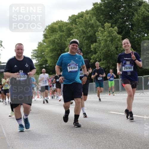 29.06.2025 - hella hamburg halbmarathon Jannik Wohlers http://msf.ph/oto/8150997 29.06.2025 10:14:26 Lombardsbrücke 1071, 1379, 1575, 1728, 2046, 2601, 2690, 3025, 3454, 3691, 4641, 5191, 5608, 5981, 6935, 7195, 7439, 8055, 8239, 8522, 8563, 8755, 8854, 9173, 9556, 9663, 9709, 10391, 10717, 10963, 11611, 11643, 12901, 13212, 13366, 13386, 13393, 13673, 13674, 14015, 14195, 14452, 14497, 14999, 15048, 15700, 16287, 16288, 16776, 17296, 17453, 17708, 17847, 18015, 18176 meine-sportfotos.de