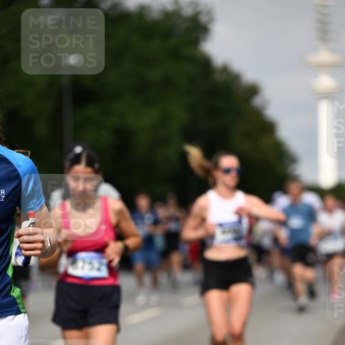 29.06.2025 - hella hamburg halbmarathon Dr. Thomas Lammeyer http://msf.ph/oto/8150999 29.06.2025 10:06:54 Kennedybrücke 1414, 2142, 2685, 2712, 2780, 2819, 3225, 3919, 5734, 6166, 6208, 6295, 6752, 6815, 6997, 7323, 7869, 7888, 8003, 8364, 8481, 8483, 8624, 8662, 9006, 10128, 10295, 10539, 11191, 11250 meine-sportfotos.de