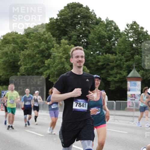 29.06.2025 - hella hamburg halbmarathon Jannik Wohlers http://msf.ph/oto/8151016 29.06.2025 10:51:12 Lombardsbrücke 1997, 2308, 2484, 2485, 2593, 2736, 2778, 3240, 3991, 4748, 4808, 4878, 5291, 5394, 5716, 5717, 6007, 6091, 6885, 6945, 6947, 6954, 7769, 7841, 7871, 7992, 8125, 8399, 9340, 9462, 9582, 9583, 9763, 10496, 10521, 10830, 11268, 11575, 11875, 11913, 12766, 13079, 13598, 13710, 13769, 15092, 15776, 16595, 16642, 16807, 17641, 19106 meine-sportfotos.de