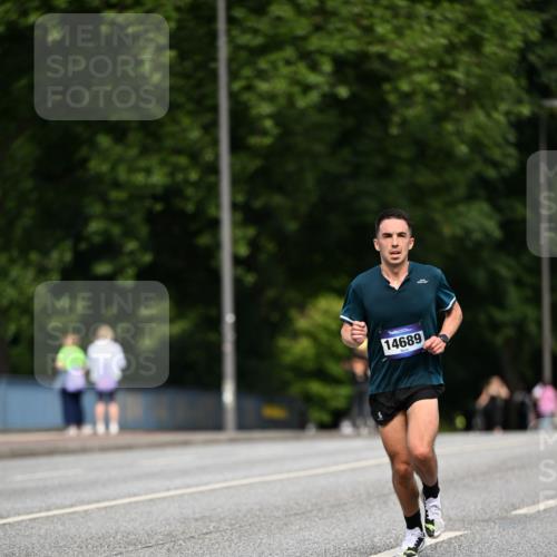 29.06.2025 - hella hamburg halbmarathon Dr. Thomas Lammeyer http://msf.ph/oto/8151028 29.06.2025 09:38:45 Kennedybrücke 28, 42 meine-sportfotos.de