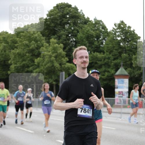 29.06.2025 - hella hamburg halbmarathon Jannik Wohlers http://msf.ph/oto/8151032 29.06.2025 10:51:12 Lombardsbrücke 1997, 2308, 2484, 2485, 2593, 2736, 2778, 3240, 3991, 4748, 4808, 4878, 5291, 5394, 5716, 5717, 6007, 6091, 6885, 6945, 6947, 6954, 7769, 7841, 7871, 7992, 8125, 8399, 9340, 9462, 9582, 9583, 9763, 10496, 10521, 10830, 11268, 11575, 11875, 11913, 12766, 13079, 13598, 13710, 13769, 15092, 15776, 16595, 16642, 16807, 17641, 19106 meine-sportfotos.de