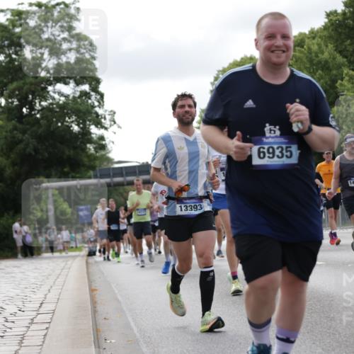 29.06.2025 - hella hamburg halbmarathon Jannik Wohlers http://msf.ph/oto/8151033 29.06.2025 10:14:28 Lombardsbrücke 1071, 1379, 1575, 2046, 2140, 2601, 2690, 3025, 3454, 3507, 3509, 3691, 3844, 4641, 5191, 5608, 5800, 5981, 6181, 6248, 6935, 7195, 7439, 8055, 8239, 8275, 8522, 8563, 8755, 8854, 9113, 9173, 9556, 9663, 9709, 9911, 10391, 10589, 10717, 10963, 11611, 11643, 13212, 13366, 13386, 13393, 13673, 13674, 13683, 14015, 14195, 14452, 14497, 14999, 15037, 15038, 15048, 15700, 16208, 16776, 17296, 17453, 17708, 17847, 18015, 18176 meine-sportfotos.de