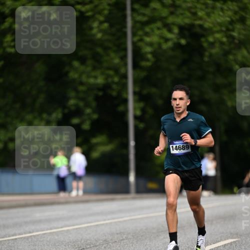 29.06.2025 - hella hamburg halbmarathon Dr. Thomas Lammeyer http://msf.ph/oto/8151043 29.06.2025 09:38:45 Kennedybrücke 28, 42 meine-sportfotos.de