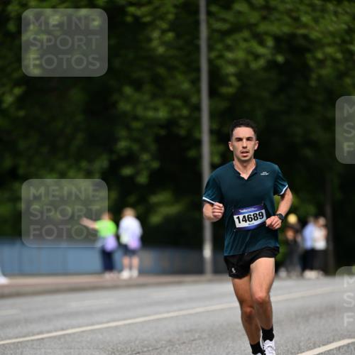 29.06.2025 - hella hamburg halbmarathon Dr. Thomas Lammeyer http://msf.ph/oto/8151051 29.06.2025 09:38:46 Kennedybrücke 28, 42 meine-sportfotos.de