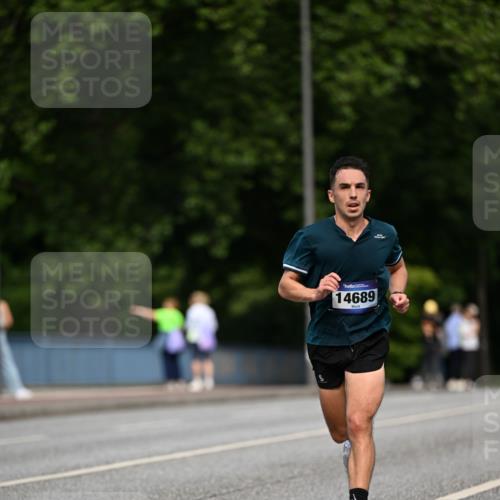 29.06.2025 - hella hamburg halbmarathon Dr. Thomas Lammeyer http://msf.ph/oto/8151055 29.06.2025 09:38:46 Kennedybrücke 28, 42 meine-sportfotos.de