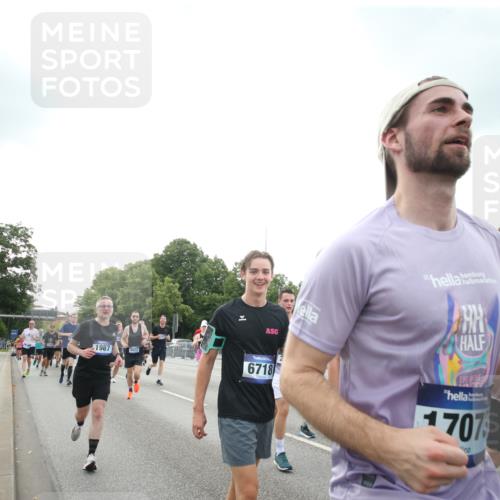 29.06.2025 - hella hamburg halbmarathon Jannik Wohlers http://msf.ph/oto/8151063 29.06.2025 10:31:51 Lombardsbrücke 1311, 1987, 2349, 2943, 3022, 3365, 3707, 3778, 3822, 4314, 4365, 4605, 4857, 4924, 5496, 5658, 5743, 6218, 6252, 7135, 7239, 7344, 7535, 7570, 7789, 8124, 8127, 8175, 8787, 8914, 8993, 9125, 9206, 9706, 9765, 10248, 10828, 10924, 11168, 11225, 11362, 11462, 11787, 11972, 12136, 12443, 12936, 13284, 13423, 13959, 13960, 14029, 14099, 14105, 14191, 14494, 14599, 15120, 15364, 15471, 15987, 16200, 17958, 18369, 18931 meine-sportfotos.de