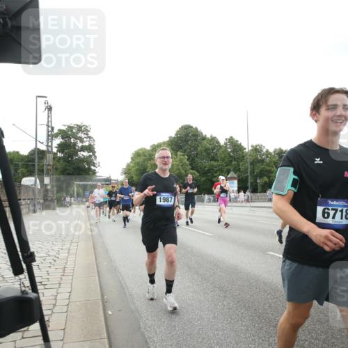 29.06.2025 - hella hamburg halbmarathon Jannik Wohlers http://msf.ph/oto/8151077 29.06.2025 10:31:51 Lombardsbrücke 1311, 1987, 2349, 2943, 3022, 3365, 3707, 3778, 3822, 4314, 4365, 4605, 4857, 4924, 5496, 5658, 5743, 6218, 6252, 7135, 7239, 7344, 7535, 7570, 7789, 8124, 8127, 8175, 8787, 8914, 8993, 9125, 9206, 9706, 9765, 10248, 10828, 10924, 11168, 11225, 11362, 11462, 11787, 11972, 12136, 12443, 12936, 13284, 13423, 13959, 13960, 14029, 14099, 14105, 14191, 14494, 14599, 15120, 15364, 15471, 15987, 16200, 17958, 18369, 18931 meine-sportfotos.de
