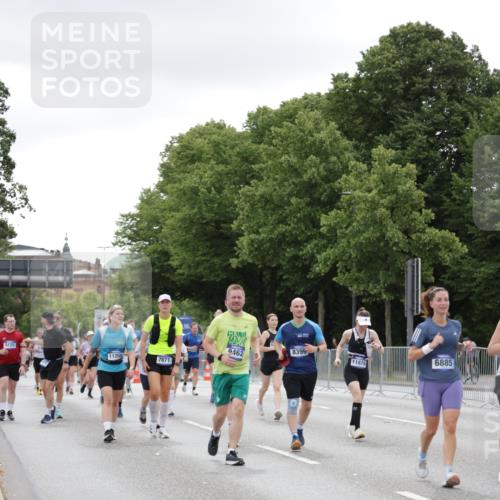 29.06.2025 - hella hamburg halbmarathon Jannik Wohlers http://msf.ph/oto/8151079 29.06.2025 10:51:13 Lombardsbrücke 1997, 2308, 2484, 2485, 2593, 2736, 2778, 3240, 3991, 4748, 4808, 4878, 5291, 5394, 5716, 5717, 6007, 6091, 6885, 6945, 6947, 6954, 7769, 7841, 7871, 7992, 8125, 8399, 9340, 9462, 9582, 9583, 10496, 10521, 10830, 11268, 11875, 11913, 12766, 13151, 13152, 13598, 13710, 13769, 15092, 15776, 16595, 16642, 16807, 17364, 17641 meine-sportfotos.de