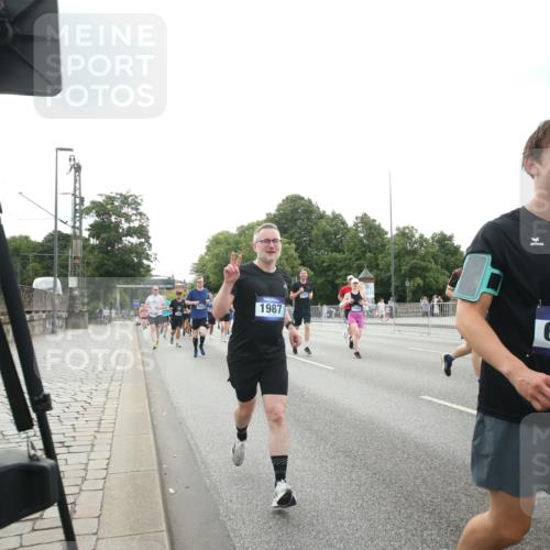 29.06.2025 - hella hamburg halbmarathon Jannik Wohlers http://msf.ph/oto/8151082 29.06.2025 10:31:51 Lombardsbrücke 1311, 1987, 2349, 2943, 3022, 3365, 3707, 3778, 3822, 4314, 4365, 4605, 4857, 4924, 5496, 5658, 5743, 6218, 6252, 7135, 7239, 7344, 7535, 7570, 7789, 8124, 8127, 8175, 8787, 8914, 8993, 9125, 9206, 9706, 9765, 10248, 10828, 10924, 11168, 11225, 11362, 11462, 11787, 11972, 12136, 12443, 12936, 13284, 13423, 13959, 13960, 14029, 14099, 14105, 14191, 14494, 14599, 15120, 15364, 15471, 15987, 16200, 17958, 18369, 18931 meine-sportfotos.de