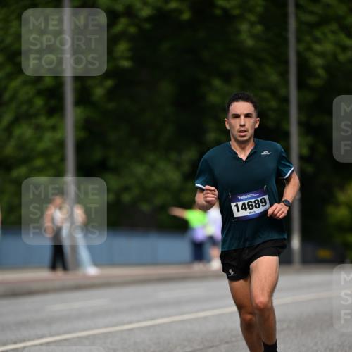 29.06.2025 - hella hamburg halbmarathon Dr. Thomas Lammeyer http://msf.ph/oto/8151083 29.06.2025 09:38:46 Kennedybrücke 28, 42 meine-sportfotos.de