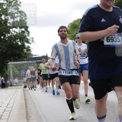 29.06.2025 - hella hamburg halbmarathon Jannik Wohlers http://msf.ph/oto/8151087 29.06.2025 10:14:29 Lombardsbrücke 1071, 1379, 1575, 2046, 2140, 2601, 2690, 3025, 3454, 3507, 3509, 3691, 3844, 4641, 5608, 5800, 5981, 6181, 6248, 6935, 7195, 7439, 8055, 8239, 8275, 8522, 8563, 8755, 8854, 9113, 9173, 9556, 9663, 9709, 9911, 10391, 10589, 10717, 10963, 11271, 11611, 11643, 13212, 13366, 13386, 13393, 13673, 13674, 13683, 14015, 14195, 14452, 14497, 14999, 15037, 15038, 15700, 16208, 16419, 16776, 17296, 17453, 17708, 17847, 18015, 18176 meine-sportfotos.de