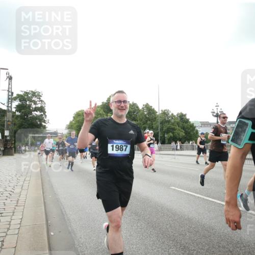 29.06.2025 - hella hamburg halbmarathon Jannik Wohlers http://msf.ph/oto/8151098 29.06.2025 10:31:52 Lombardsbrücke 1311, 1987, 2349, 2943, 3022, 3365, 3707, 3778, 3822, 4314, 4365, 4605, 4857, 4924, 5496, 5658, 5743, 6218, 6252, 7135, 7239, 7535, 7570, 7789, 8124, 8127, 8175, 8787, 8914, 8993, 9125, 9206, 9706, 9765, 10248, 10828, 10924, 11168, 11225, 11362, 11462, 11787, 11972, 12136, 12443, 12864, 12936, 13284, 13423, 13959, 13960, 14029, 14099, 14105, 14159, 14191, 14494, 14599, 15086, 15088, 15120, 15364, 15471, 15987, 16200, 17958 meine-sportfotos.de