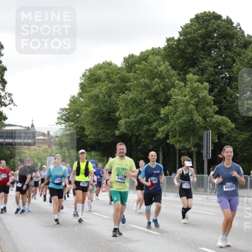 29.06.2025 - hella hamburg halbmarathon Jannik Wohlers http://msf.ph/oto/8151108 29.06.2025 10:51:14 Lombardsbrücke 1997, 2308, 2593, 2736, 2778, 3240, 3991, 4748, 4808, 4878, 5291, 5394, 5534, 5716, 5717, 6007, 6091, 6885, 6945, 6947, 6954, 7769, 7841, 7871, 7992, 8125, 8399, 9340, 9462, 10496, 10521, 10693, 10830, 11268, 11875, 11913, 12766, 13151, 13152, 13598, 13710, 13769, 15092, 16595, 16642, 16807, 17364, 17641 meine-sportfotos.de