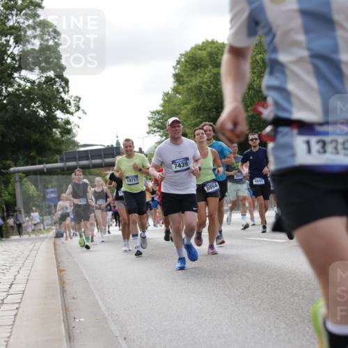 29.06.2025 - hella hamburg halbmarathon Jannik Wohlers http://msf.ph/oto/8151120 29.06.2025 10:14:30 Lombardsbrücke 1071, 1379, 1575, 2046, 2140, 2601, 2690, 3025, 3454, 3507, 3509, 3691, 3844, 4641, 5608, 5800, 5981, 6181, 6248, 6935, 7195, 7439, 8055, 8239, 8275, 8522, 8563, 8755, 8854, 9113, 9173, 9556, 9709, 9911, 10391, 10589, 10717, 10963, 11271, 11611, 11643, 12634, 13212, 13366, 13386, 13393, 13674, 13683, 14015, 14195, 14452, 14497, 14999, 15037, 15038, 15700, 16208, 16419, 17296, 17453, 17708, 17847, 18015, 18176 meine-sportfotos.de