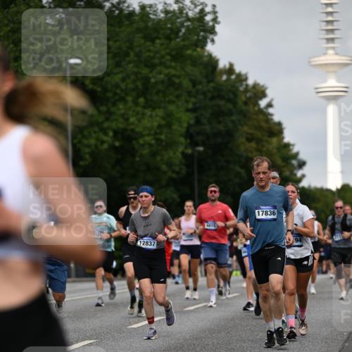 29.06.2025 - hella hamburg halbmarathon Dr. Thomas Lammeyer http://msf.ph/oto/8151122 29.06.2025 10:06:57 Kennedybrücke 1414, 2142, 2685, 2712, 2780, 2819, 3225, 3919, 4204, 5734, 6208, 6295, 6752, 6815, 6997, 7323, 7869, 7888, 8003, 8364, 8481, 8483, 8624, 9006, 10128, 10295, 11191, 11250 meine-sportfotos.de