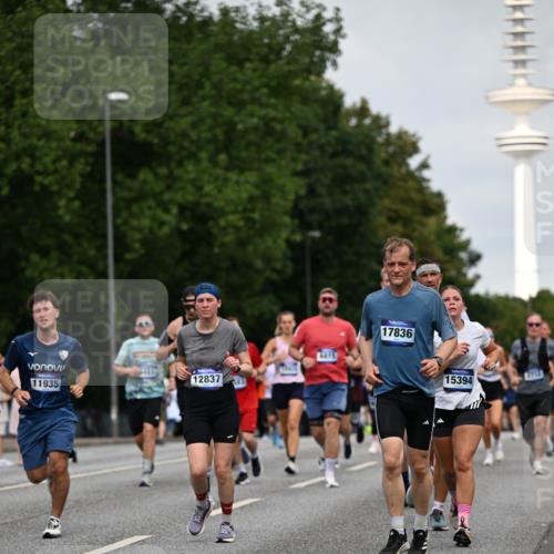 29.06.2025 - hella hamburg halbmarathon Dr. Thomas Lammeyer http://msf.ph/oto/8151135 29.06.2025 10:06:57 Kennedybrücke 1414, 2142, 2685, 2712, 2780, 2819, 3225, 3919, 4204, 5734, 6208, 6295, 6752, 6815, 6997, 7323, 7869, 7888, 8003, 8364, 8481, 8483, 8624, 9006, 10128, 10295, 11191, 11250 meine-sportfotos.de