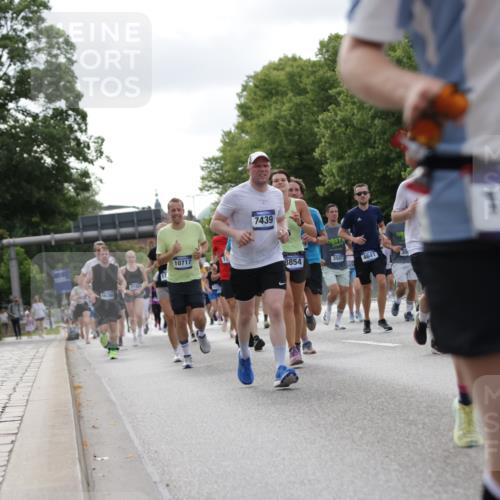 29.06.2025 - hella hamburg halbmarathon Jannik Wohlers http://msf.ph/oto/8151139 29.06.2025 10:14:30 Lombardsbrücke 1071, 1379, 1575, 2046, 2140, 2601, 2690, 3025, 3454, 3507, 3509, 3691, 3844, 4641, 5608, 5800, 5981, 6181, 6248, 6935, 7195, 7439, 8055, 8239, 8275, 8522, 8563, 8755, 8854, 9113, 9173, 9556, 9709, 9911, 10391, 10589, 10717, 10963, 11271, 11611, 11643, 12634, 13212, 13366, 13386, 13393, 13674, 13683, 14015, 14195, 14452, 14497, 14999, 15037, 15038, 15700, 16208, 16419, 17296, 17453, 17708, 17847, 18015, 18176 meine-sportfotos.de