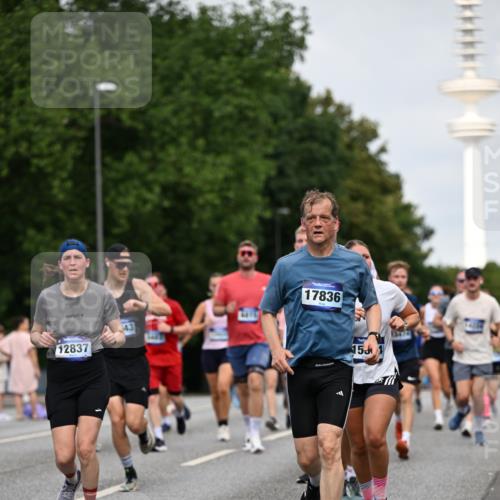 29.06.2025 - hella hamburg halbmarathon Dr. Thomas Lammeyer http://msf.ph/oto/8151156 29.06.2025 10:06:58 Kennedybrücke 1414, 2142, 2685, 2712, 2780, 2819, 3225, 3919, 4204, 4665, 5734, 6208, 6295, 6752, 6815, 6997, 7323, 7869, 7888, 8003, 8364, 8481, 8483, 8624, 9006, 10128, 10295, 11191, 11250 meine-sportfotos.de