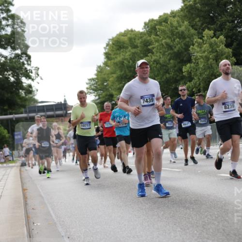 29.06.2025 - hella hamburg halbmarathon Jannik Wohlers http://msf.ph/oto/8151171 29.06.2025 10:14:31 Lombardsbrücke 1071, 1379, 1575, 2046, 2140, 2601, 2690, 3025, 3454, 3507, 3509, 3691, 3844, 4641, 5608, 5800, 5981, 6181, 6248, 6935, 7195, 7439, 8055, 8239, 8275, 8522, 8563, 8755, 8854, 9113, 9173, 9911, 10391, 10589, 10717, 10963, 11271, 11598, 11611, 11643, 12634, 13212, 13393, 13683, 14015, 14195, 14452, 14497, 14999, 15037, 15038, 15700, 16208, 16419, 17296, 17453, 17708, 17847, 18015, 18176 meine-sportfotos.de